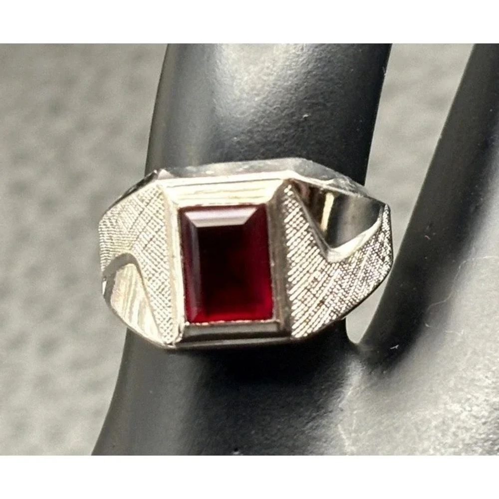 Vintage 18k HGE White Gold Plated Red Stone Signet Pinky Ring Size 5